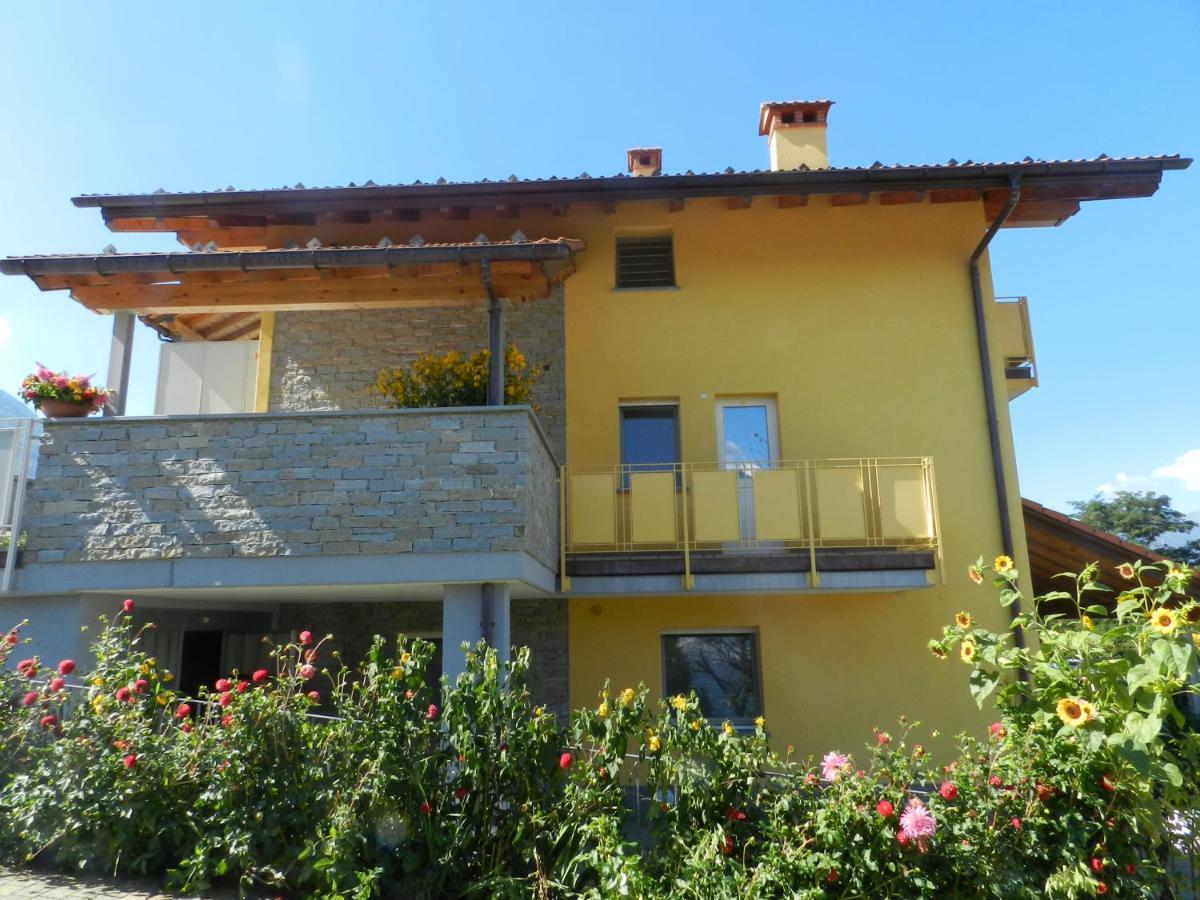 Residence Girasole Casa Gialla Colico Exteriér fotografie